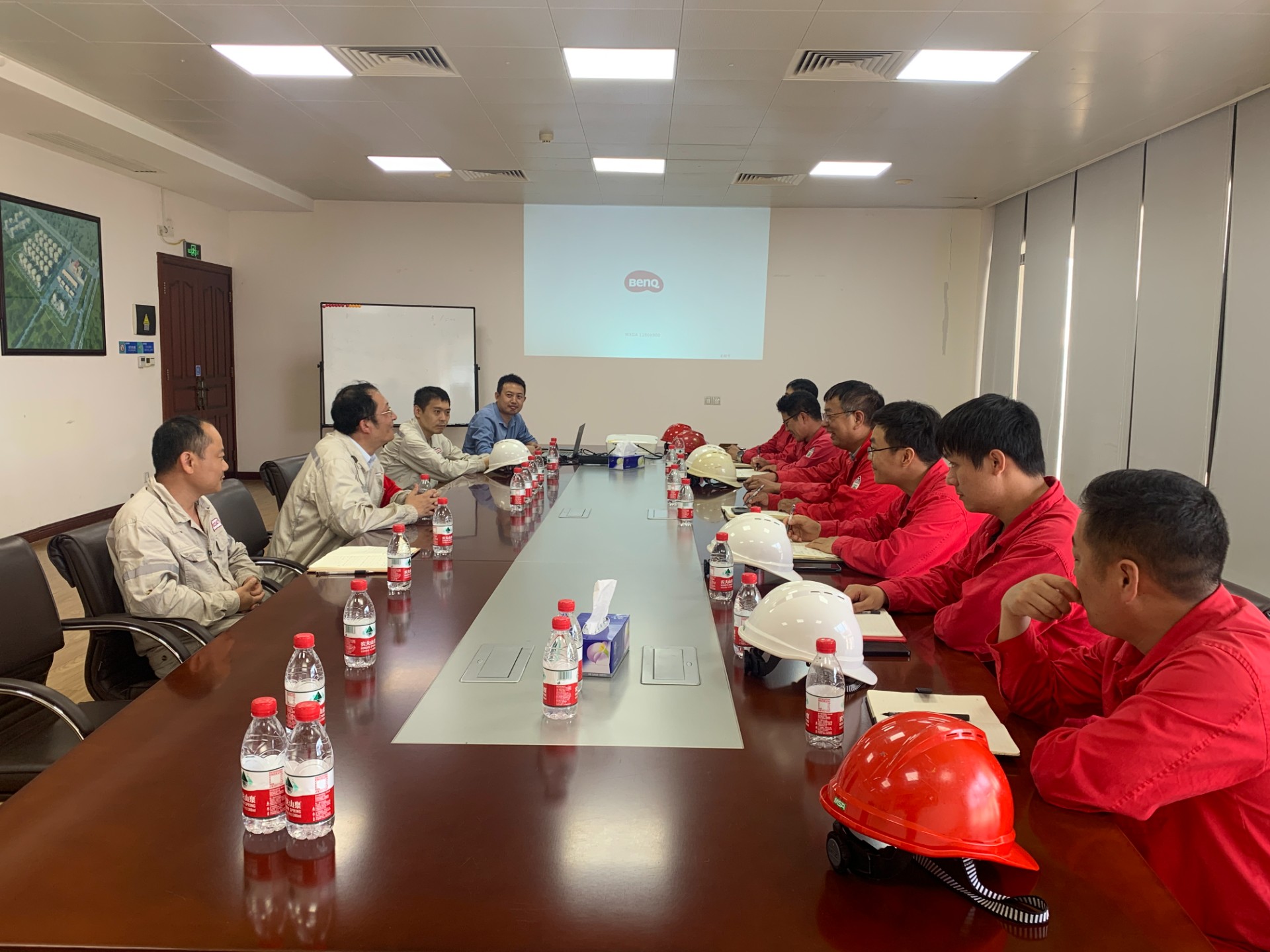 油庫主任呂為勇帶領(lǐng)管理干部前往惠州大亞灣美譽化工倉儲貿(mào)易有限公司進行學(xué)習